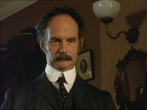 Inspector Montgomery (Geoffrey Beevers)