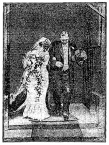 Jean and Sir Arthur Conan Doyle leaving St. Margaret's, Westminster, after the wedding ceremony (18 september 1907).